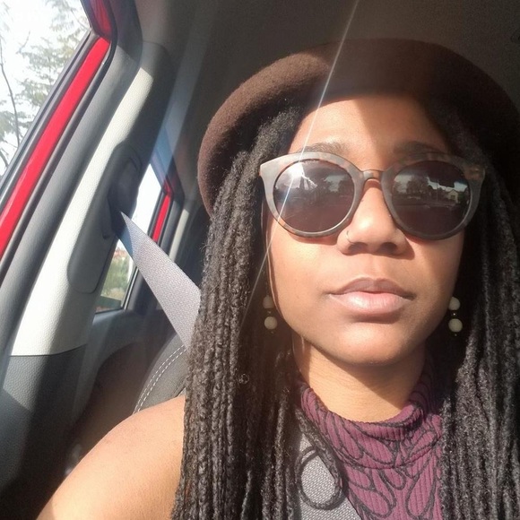 International 🌎 Thift Shop - Picture 2 of 6